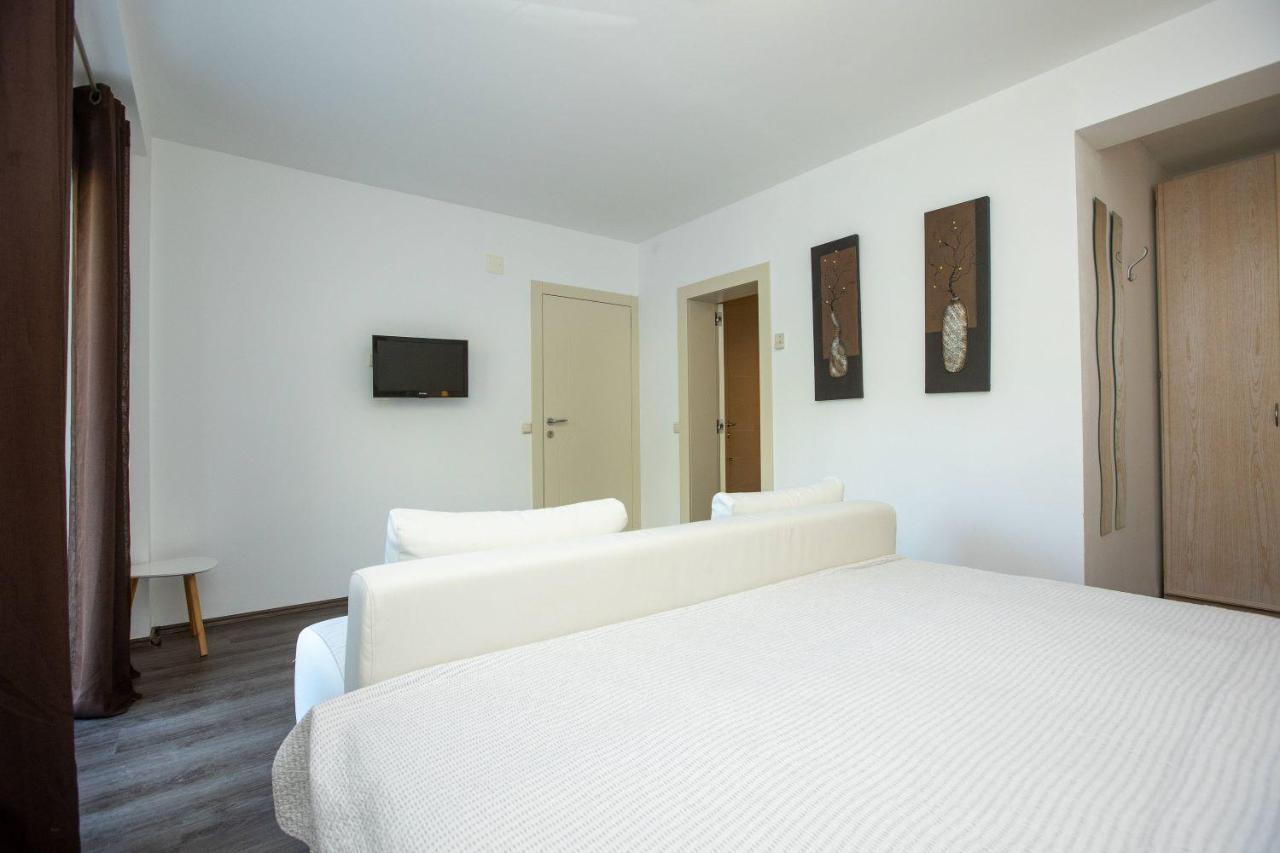 Apartments Mosor Omiš Esterno foto
