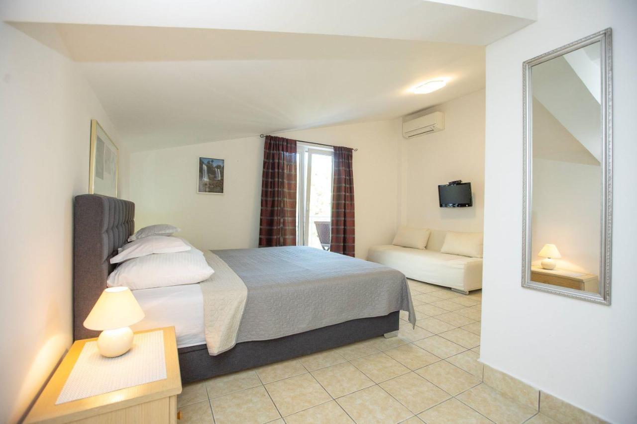 Apartments Mosor Omiš Esterno foto