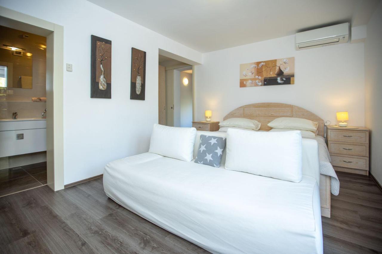 Apartments Mosor Omiš Esterno foto
