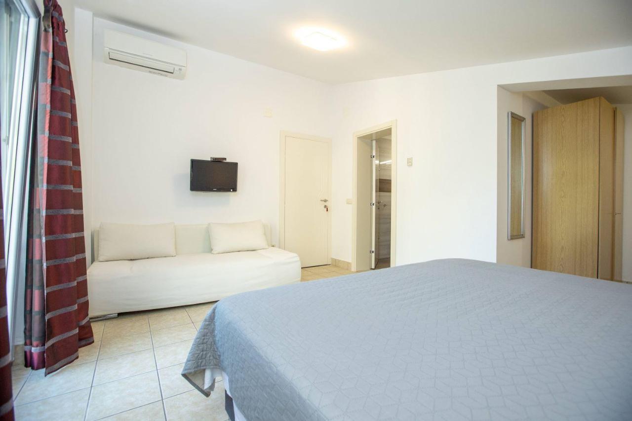 Apartments Mosor Omiš Esterno foto